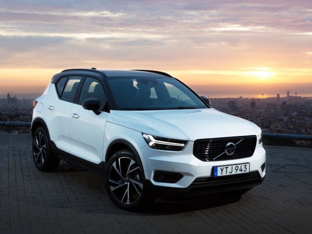 וולוו XC40 T5 מודל 2024