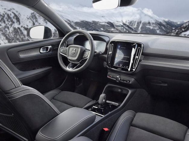 וולוו XC40 T5 מודל 2024